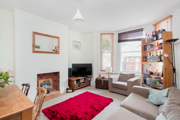 2 Bedroom Flat To Rent In Cavendish Road, London, SW12