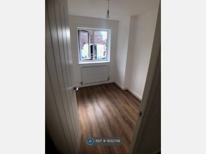 3 Bedroom Bungalow To Rent In Montfort Drive, Liverpool, L19