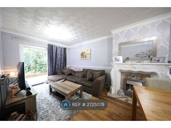 3 Bedroom Terraced House To Rent In Kerdane, Hull, HU6