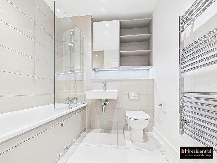 1 Bedroom Flat For Sale In Station Road, Millar House, WD6