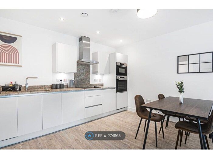 2 Bedroom Flat To Rent In Rushey Meadows Court, Maidstone, ME14