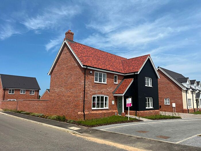 4 Bedroom Detached House For Sale In Norwich Road, Yaxham, Dereham, NR19