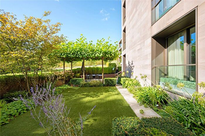 4 Bedroom Flat For Sale In Caenwood Court, Hampstead Lane, London, N6