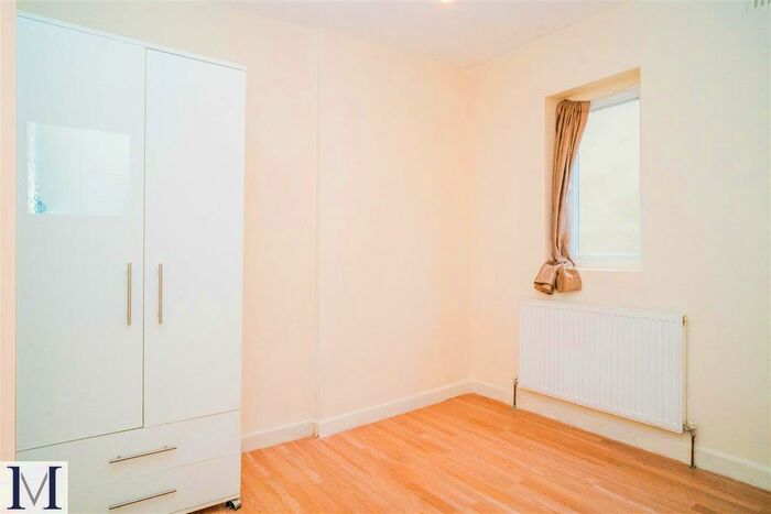 Studio To Rent In Trinity Road, Southall UB1