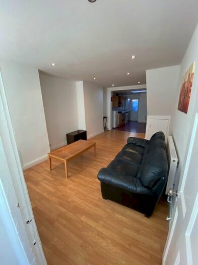 2 Bedroom Property To Rent In Two Bed House, Grosvenor Road, L15