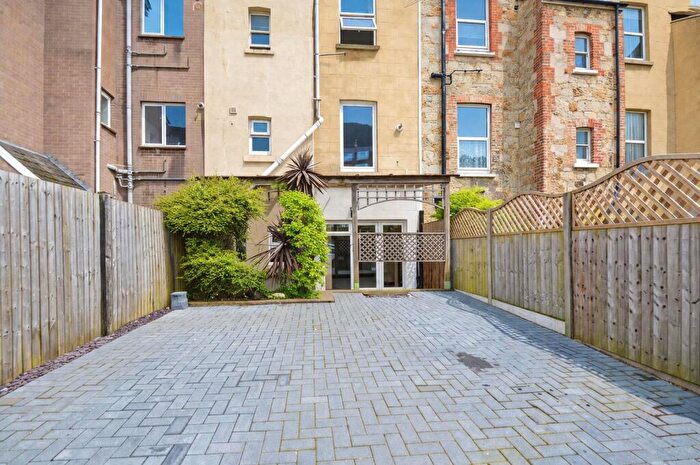 1 Bedroom Flat For Sale In Private Parking * Ventnor, PO38