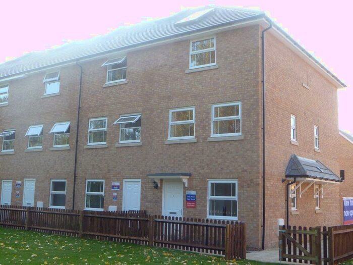 4 Bedroom Town House To Rent In Eagle Road, Cippenham, SL1