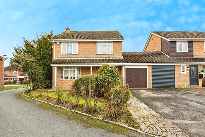 4 Bedroom Link Detached House For Sale In Rosemary Avenue, Earley, Reading, RG6