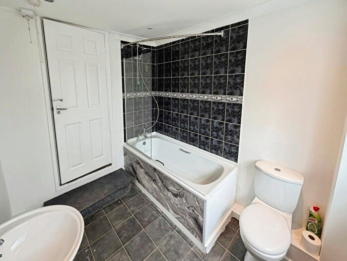 4 Bedroom End Of Terrace House To Rent In Bartley Terrace, Plasmarl, SA6