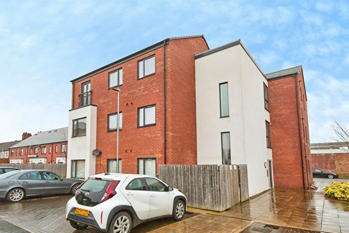 2 Bedroom Flat For Sale In Fellows Drive, Burton-On-Trent, DE14