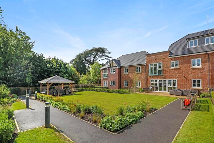 2 Bedroom Apartment For Sale In Addington Road, Sanderstead, South Croydon, CR2