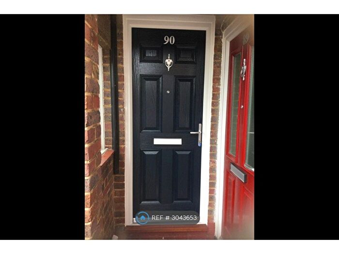 3 Bedroom Flat To Rent In Sheaveshill Court, Edgware, NW9