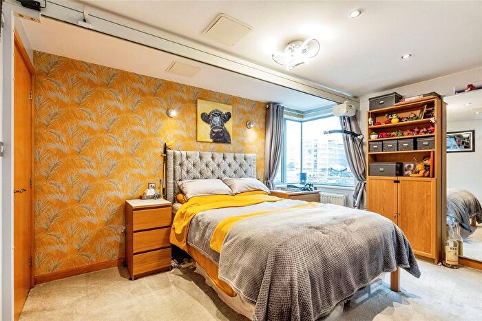 2 Bedroom Flat For Sale In Court, Bristol, BS1