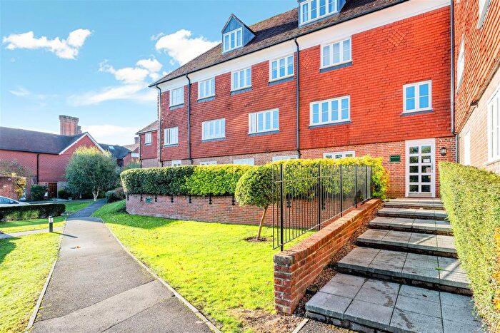 2 Bedroom Flat For Sale In Elizabeth Drive, Banstead, SM7