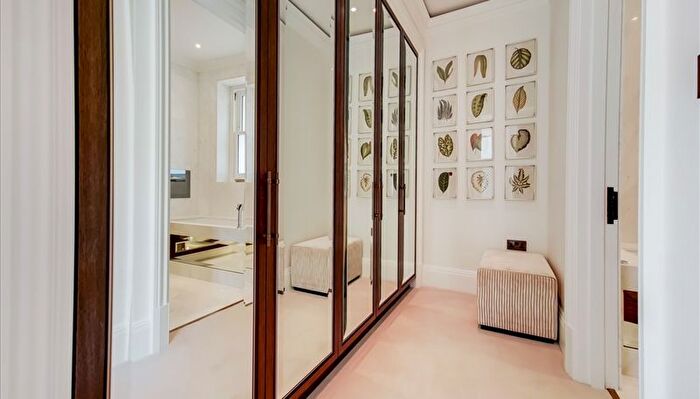 2 Bedroom Flat To Rent In Prince Of Wales Terrace, London, W8