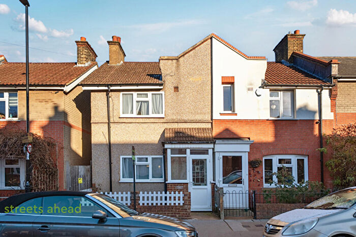 2 Bedroom Terraced House For Sale In Ritchie Road, Croydon, CR0