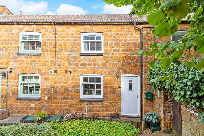 3 Bedroom Cottage For Sale In Hospital Hill, Rothwell, Kettering, Northamptonshire, NN14