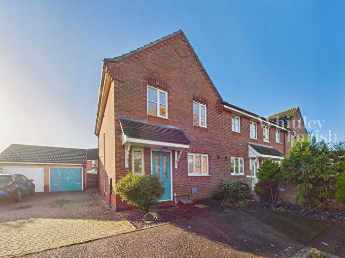 3 Bedroom End Of Terrace House For Sale In Mallow Close, Attleborough, NR17
