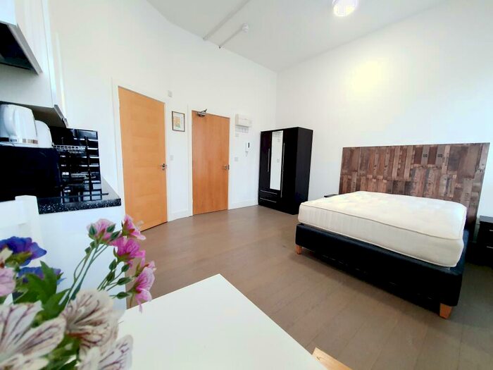 Studio To Rent In Charlton, SE7