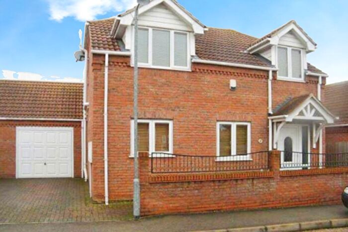 3 Bedroom Link Detached House For Sale In Millfields, King's Lynn, Norfolk, PE30