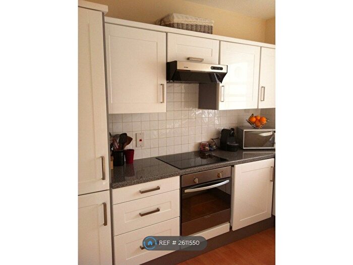 2 Bedroom Flat To Rent In Wilton Court, London, E1