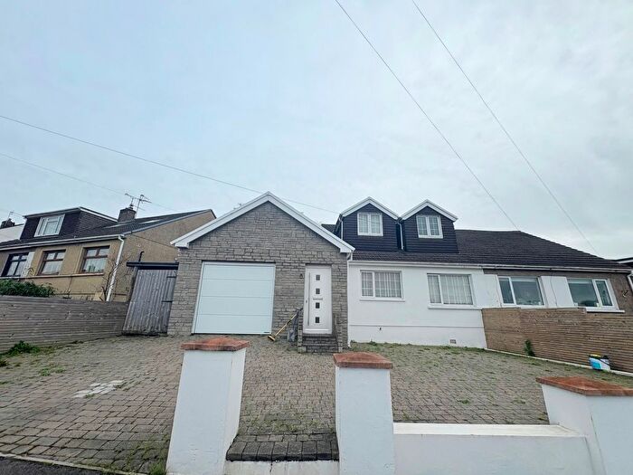 4 Bedroom Bungalow For Sale In Shelley Drive, Bridgend, CF31