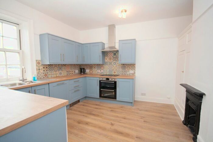 2 Bedroom Flat To Rent In High Street, Royal Wootton Bassett, SN4