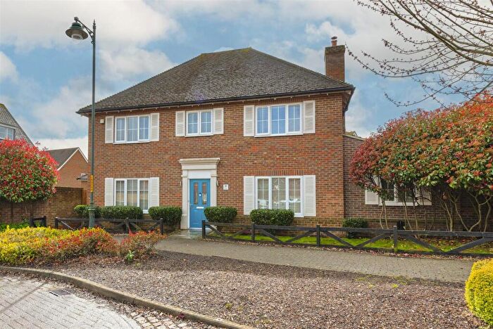 6 Bedroom Detached House For Sale In Beacon Avenue, Kings Hill, West Malling, ME19