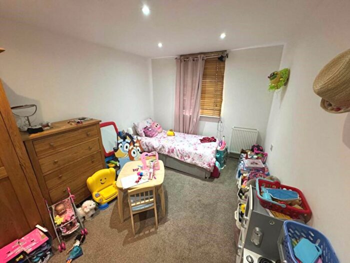 2 Bedroom Flat To Rent In Everett Court, Watling Street, WD7