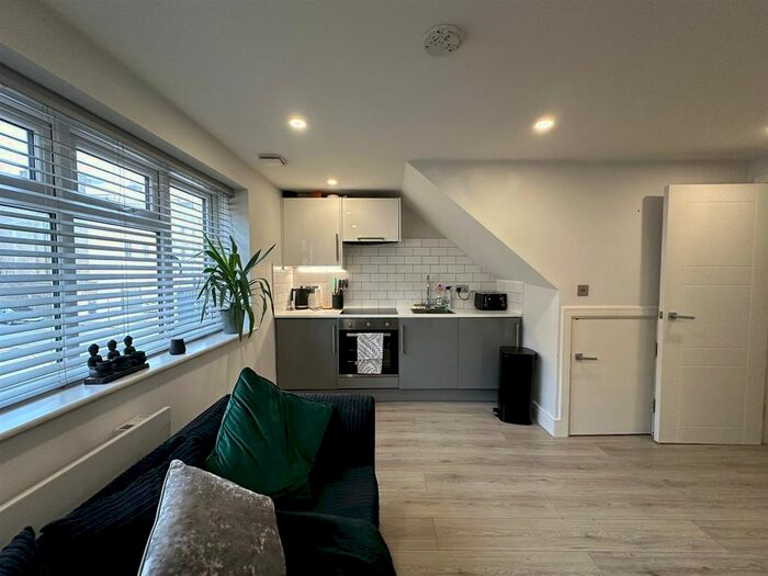 Studio To Rent In King Street, Maidstone, ME14