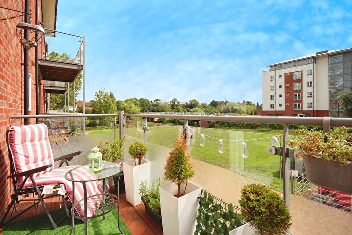 3 Bedroom Town House For Sale In Kempton Drive, Warwick, Warwickshire, CV34