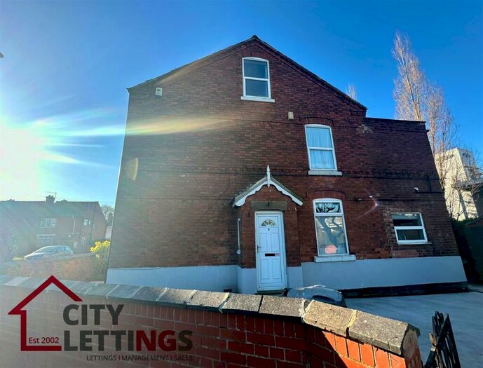 4 Bedroom Semi-Detached House To Rent In Highfield Road, NG7