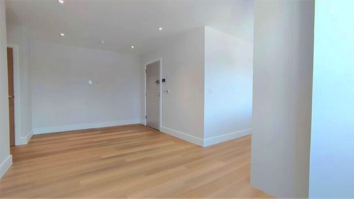 1 Bedroom Flat To Rent In Firgrove Hill, Farnham, GU9