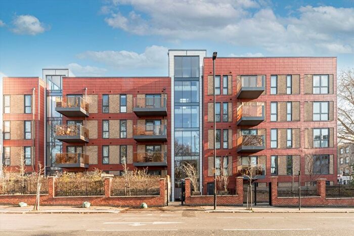 2 Bedroom Flat To Rent In East Acton Lane, Acton, W3