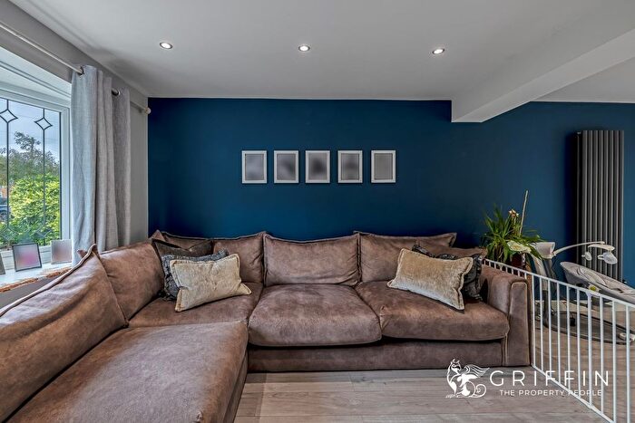 3 Bedroom Terraced House For Sale In Plover Gardens, Upminster, RM14