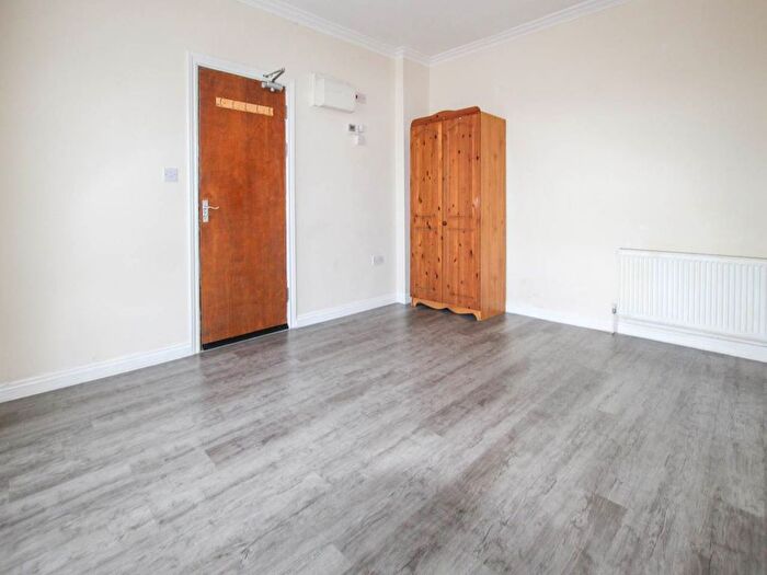 Studio To Rent In Uxbridge Road, Hayes, Middlesex, UB4
