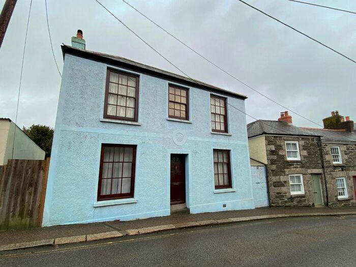 4 Bedroom Property To Rent In Helston Road, Penryn, TR10