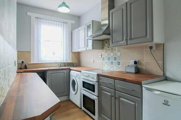 2 Bedroom Flat To Rent In Warner Road, London, E17