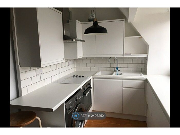 Studio To Rent In Lyttelton Court, London, N2