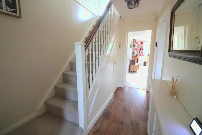 4 Bedroom Detached House For Sale In Launton Close, Luton, Bedfordshire, LU3
