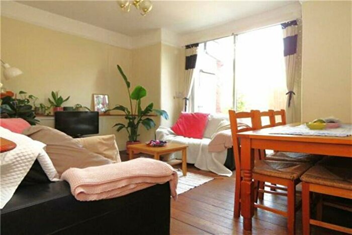 3 Bedroom Maisonette To Rent In Oakmead Road, London, SW12