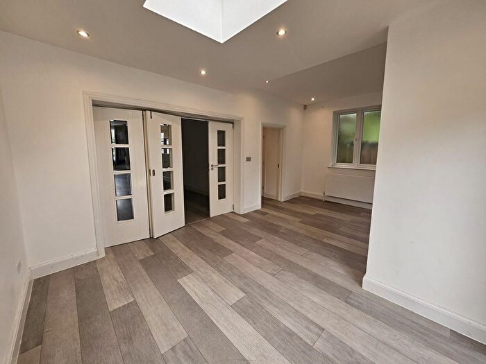 5 Bedroom Detached House For Sale In Holly Park, London, N3