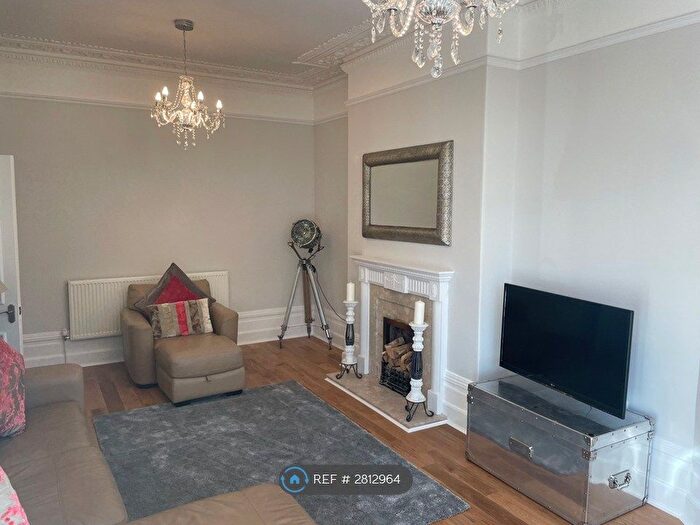 2 Bedroom Flat To Rent In Cathedral Road, Cardiff, CF11