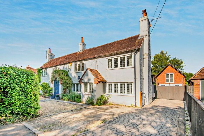 4 Bedroom Detached House For Sale In Goffs Hill, Crays Pond, Reading, RG8