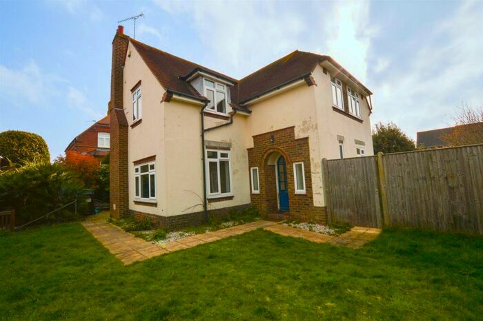 4 Bedroom Detached House To Rent In Watts Lane, Eastbourne, BN21