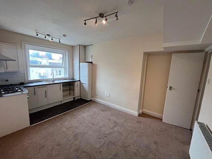 2 Bedroom Flat To Rent In Oriental Place, Brighton, BN1
