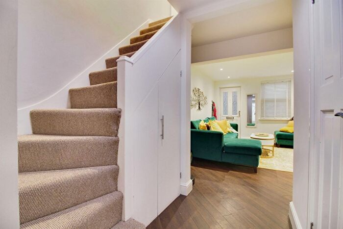 2 Bedroom Terraced House For Sale In North Road, Hoddesdon, EN11