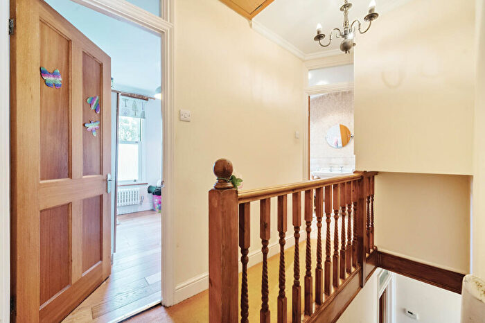 2 Bedroom Terraced House For Sale In Green Road, Whetstone, N20