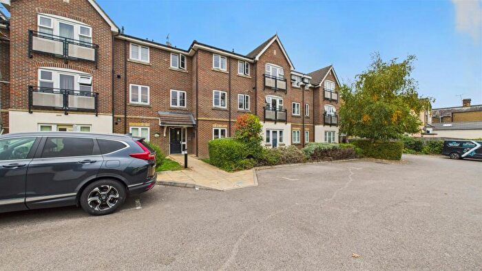 2 Bedroom Apartment For Sale In Pemberton Court, EN1