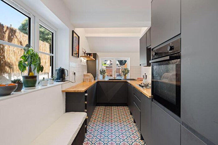 3 Bedroom End Of Terrace House For Sale In Basin Road, Chichester, PO19